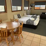 Coastal Bay Motel