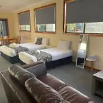Coastal Bay Motel
