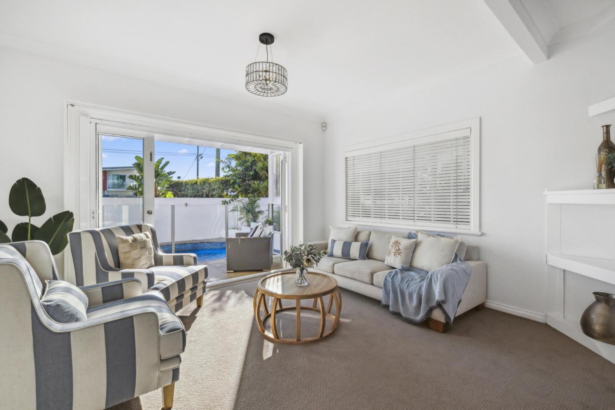 Sea Breeze Holiday home *