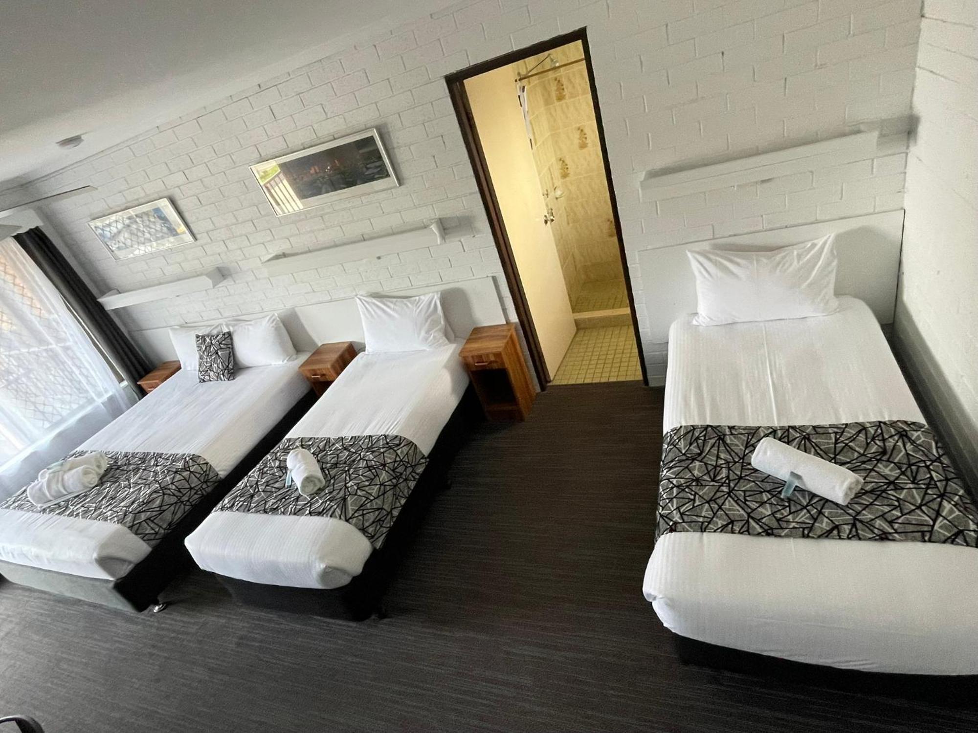 Coastal Bay Motel 3*