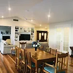Jetty Beach Splendour Apartment