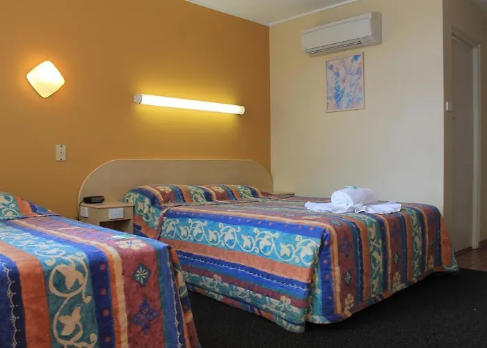Hawaiian Sands Motor Inn