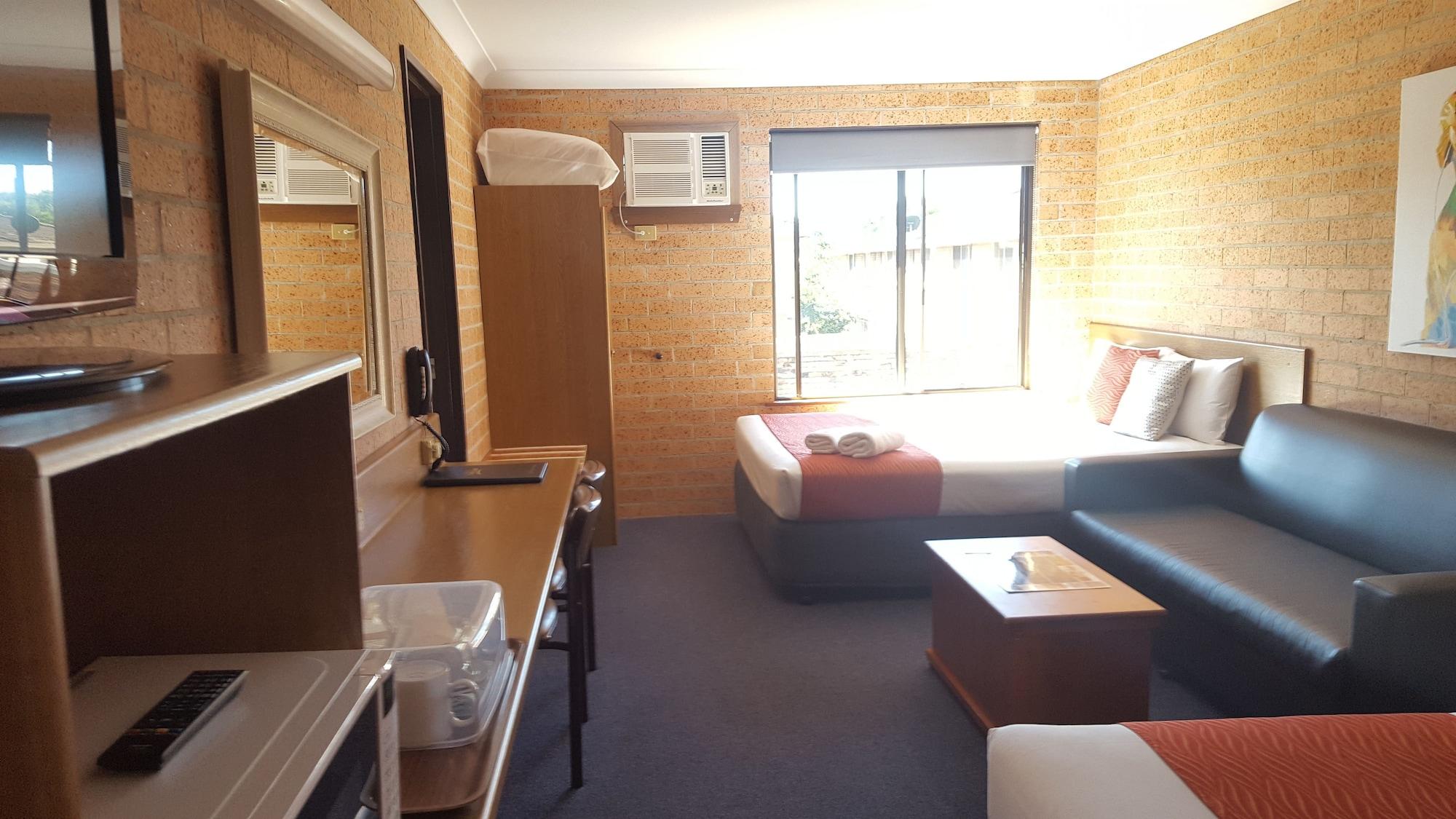 Royal Palms Motor Motel 4*