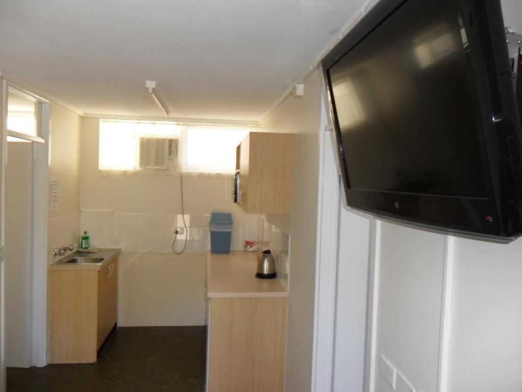 Hawaiian Sands Motor Hotel 3*