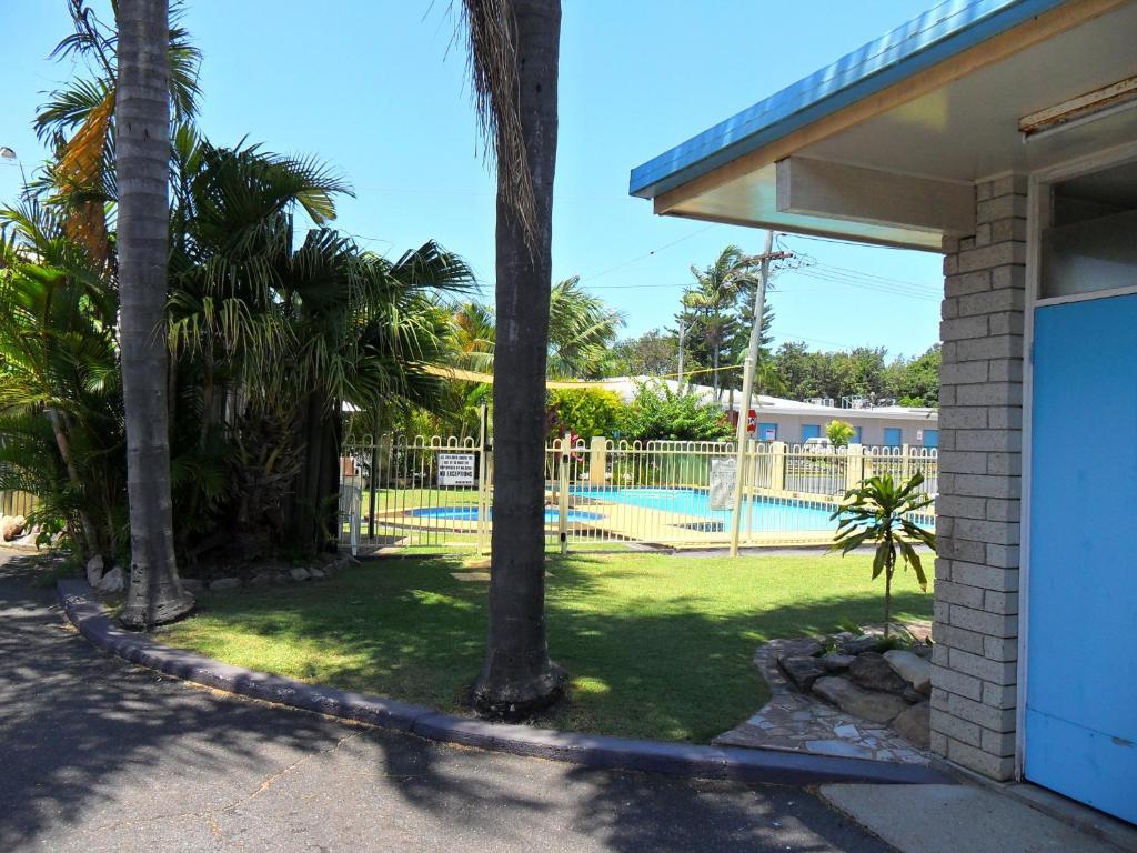 Hawaiian Sands Motor Hotel 3*