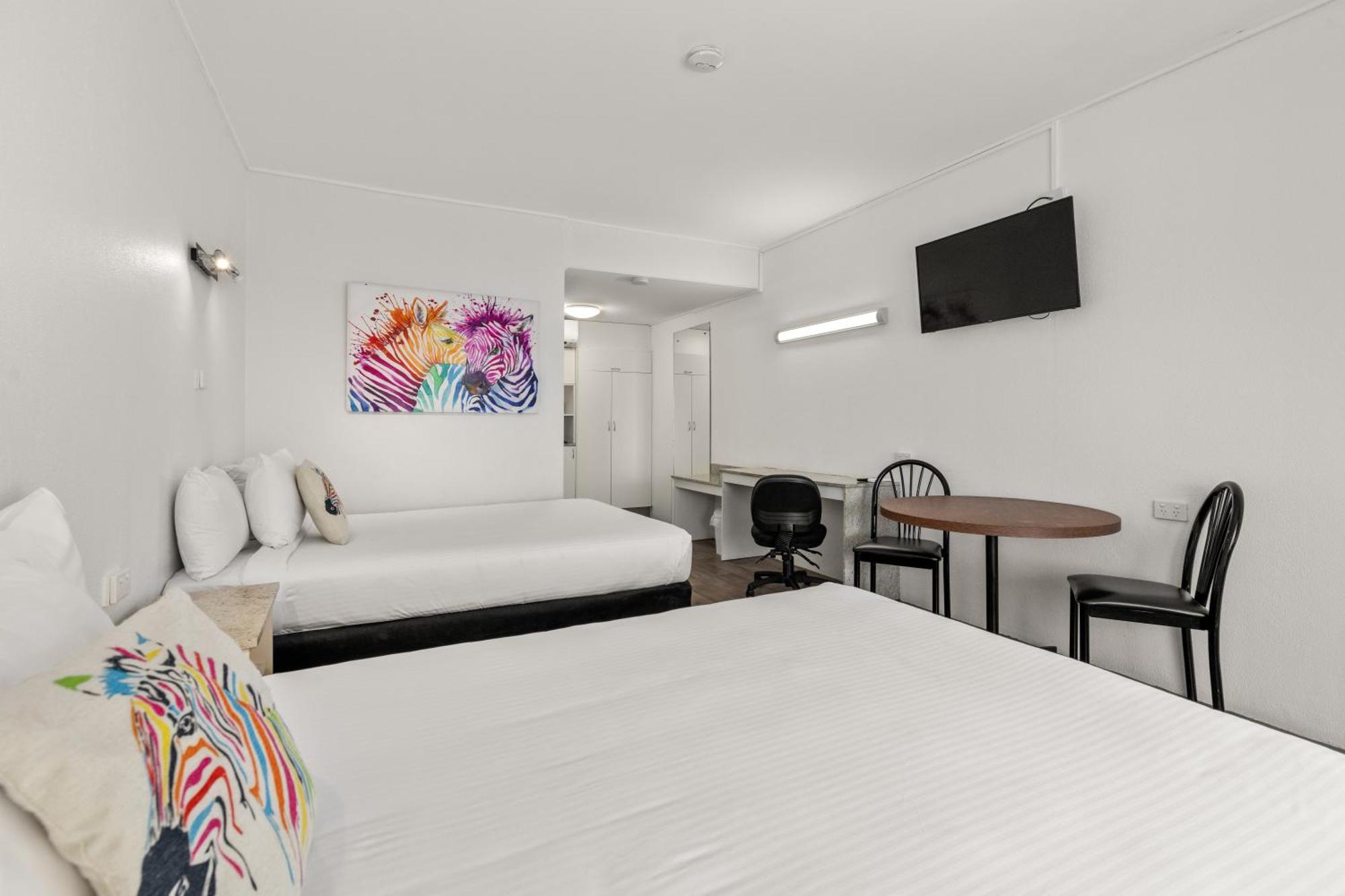 Motel Zebra