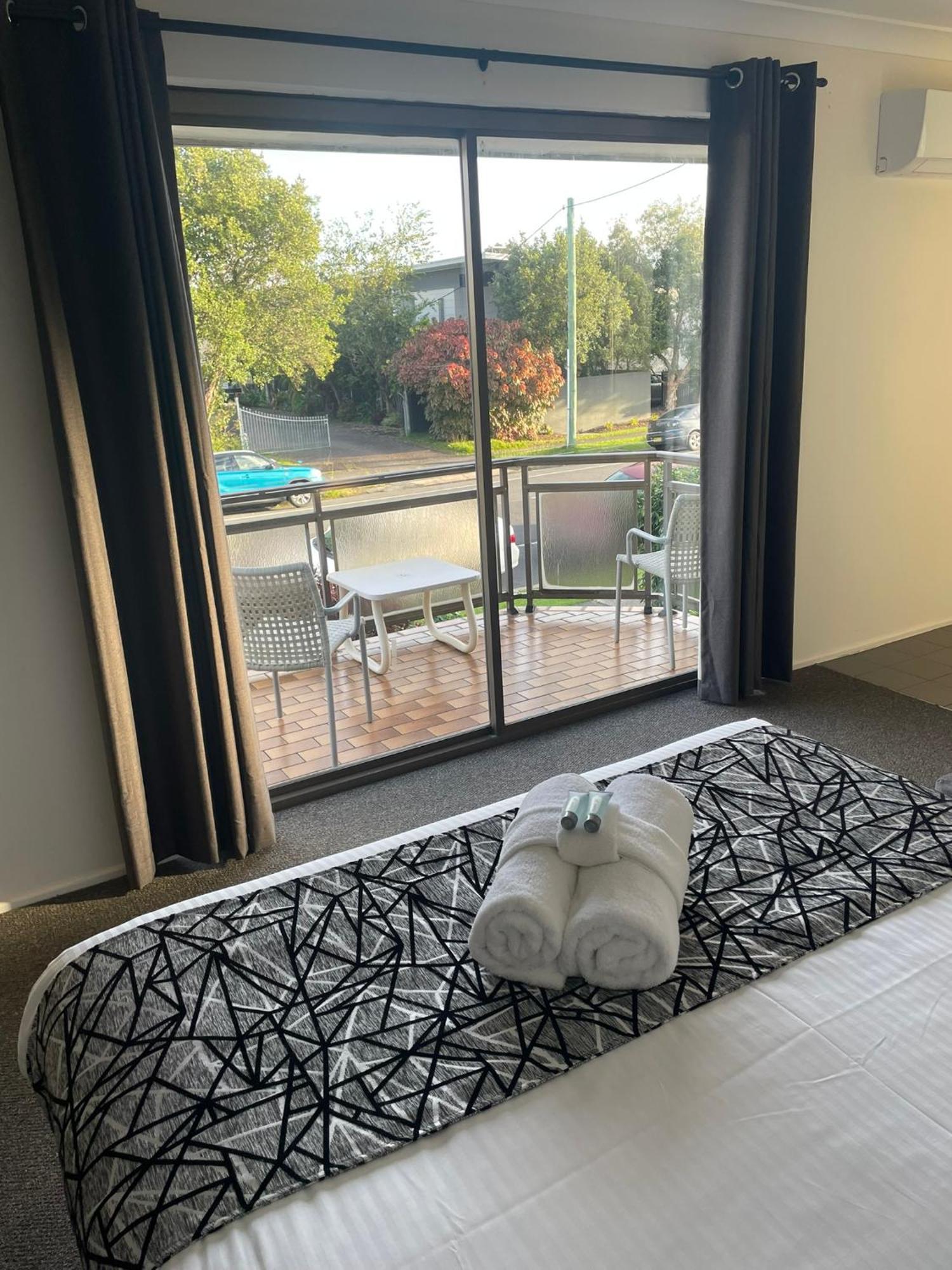 Coastal Bay Motel