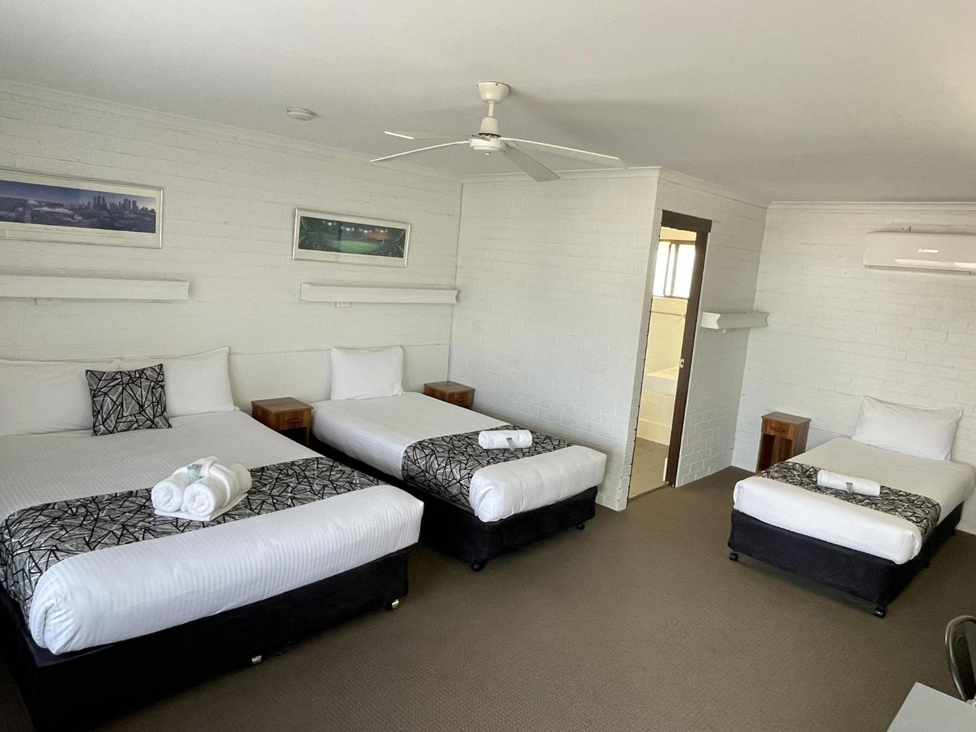 Coastal Bay Motel 3*