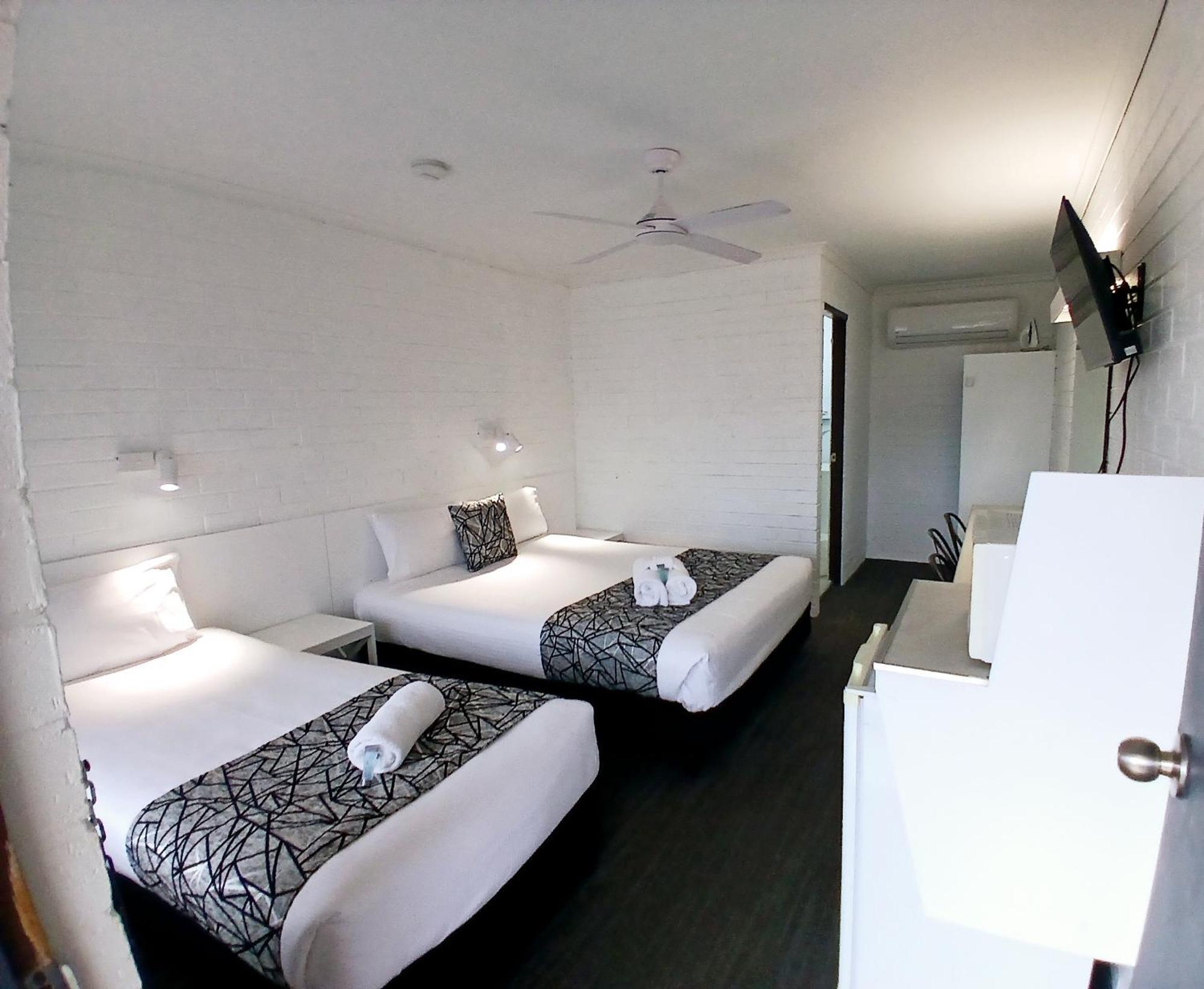Coastal Bay Motel 3*