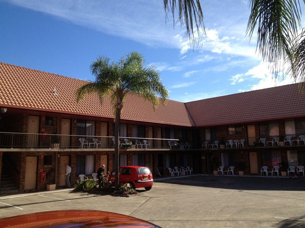 Royal Palms Motor