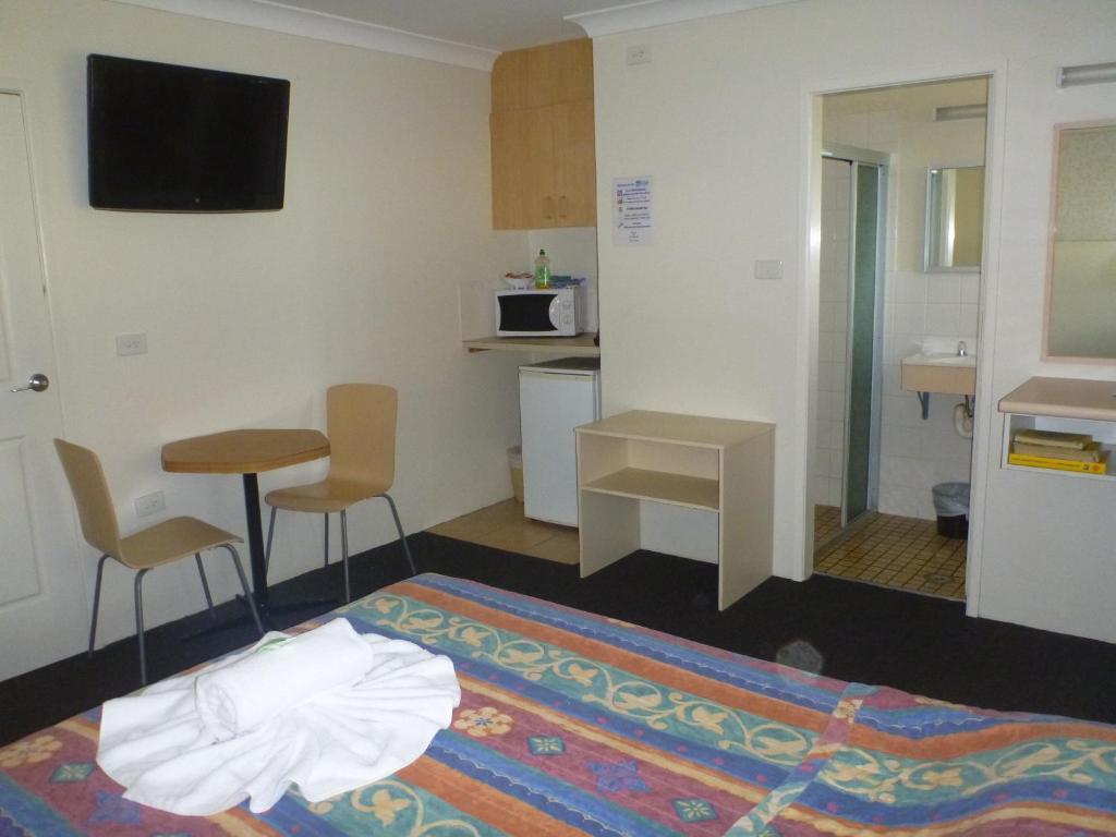 Hawaiian Sands Motor Hotel 3*