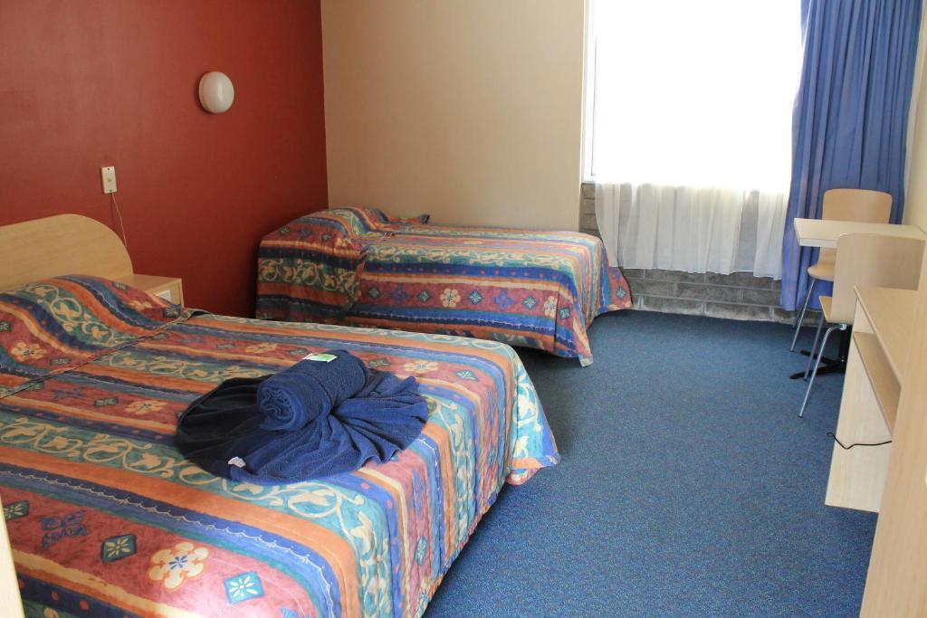 Hawaiian Sands Motor Hotel