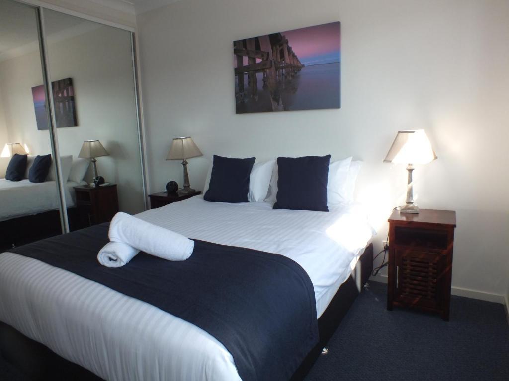 Pacific Marina Apartments 4*