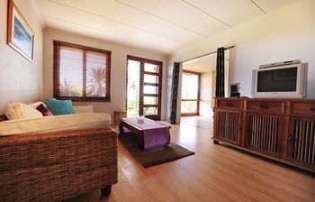 Mcauleys Beach House *