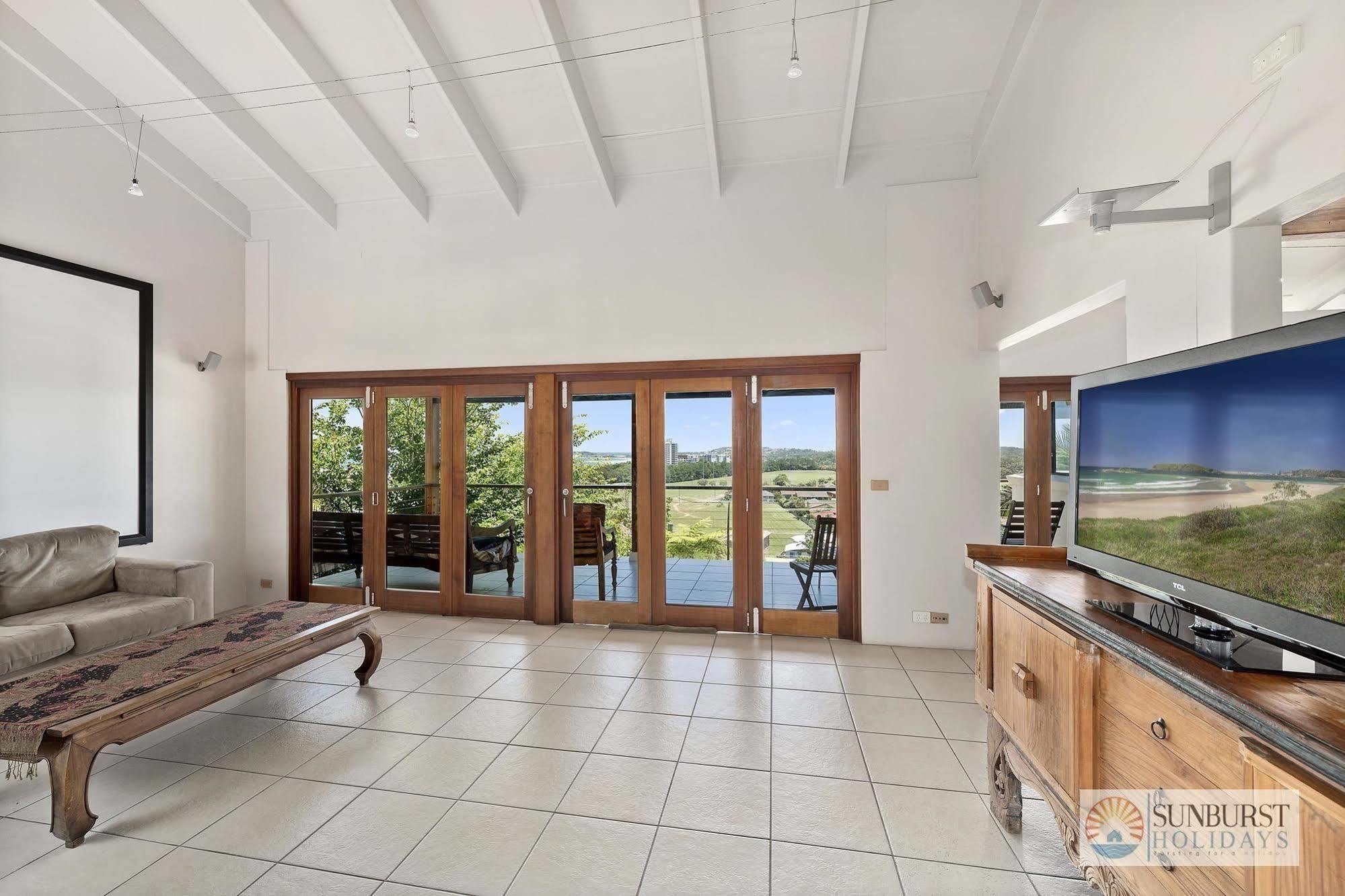 Mcauleys Beach House *