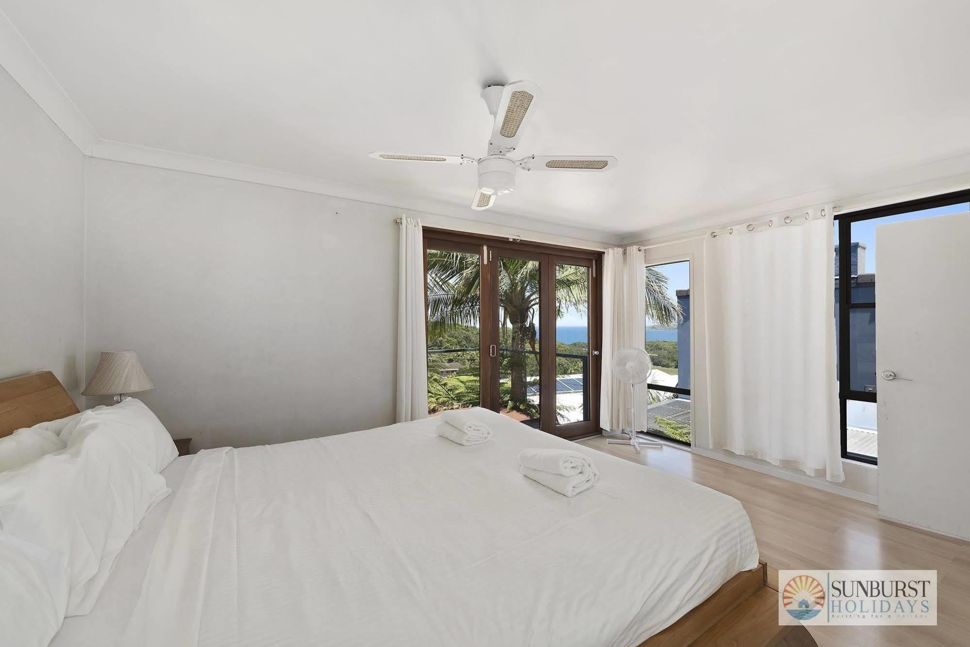 Holiday home Mcauleys Beach House