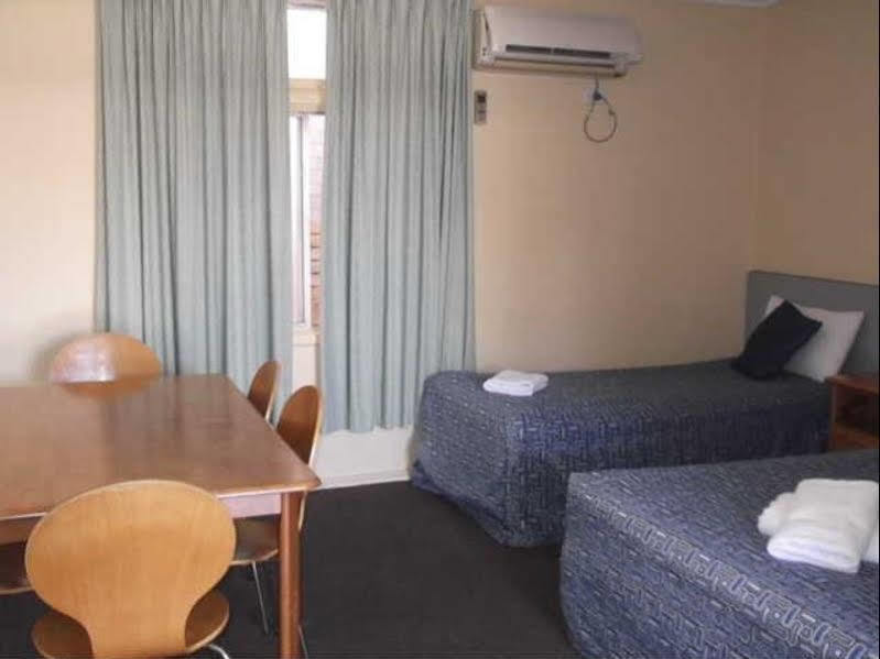 Bentleigh Motor - Under New Management 3*
