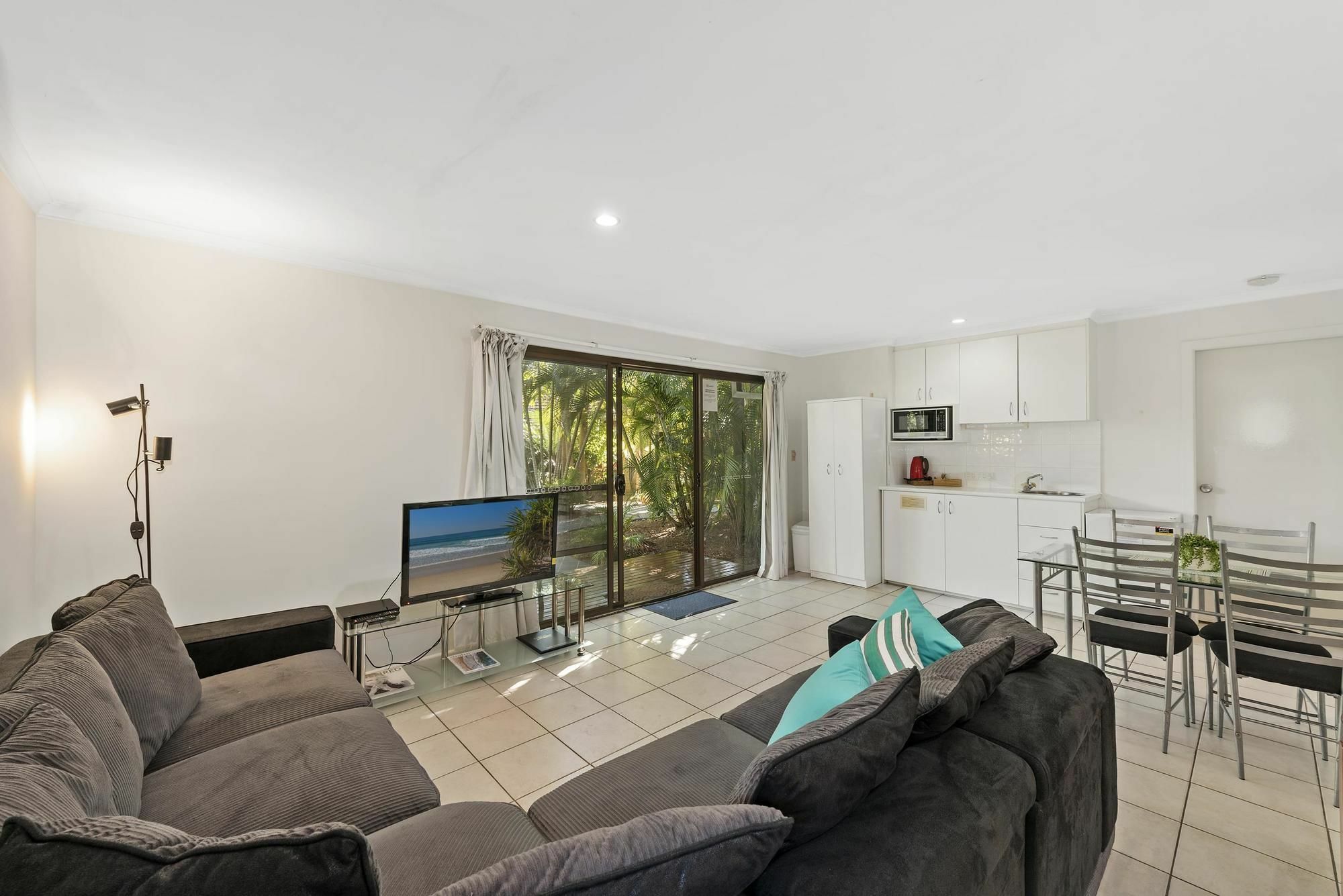 Aanuka Tropical Bure * Coffs Harbour