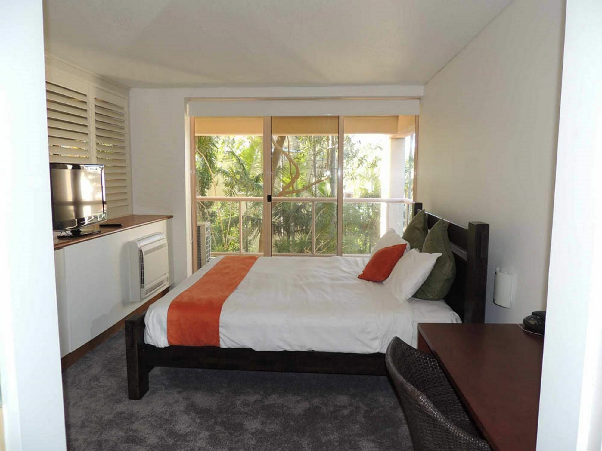 Pacific Bay Terraces Hotel 4*